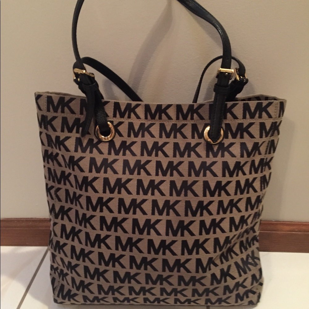 Micheal Kors Purse